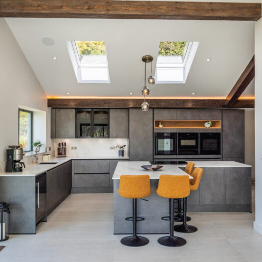 Sunlit Elegance: A Kitchen Designed to Inspire
