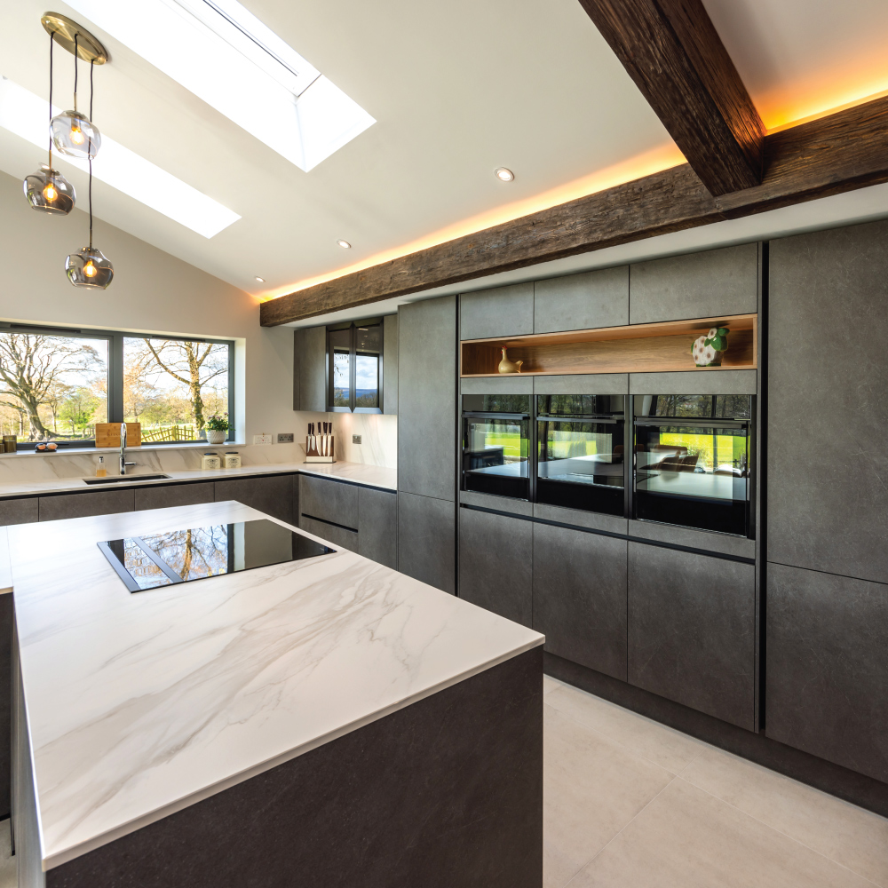 Sunlit Elegance: A Kitchen Designed to Inspire