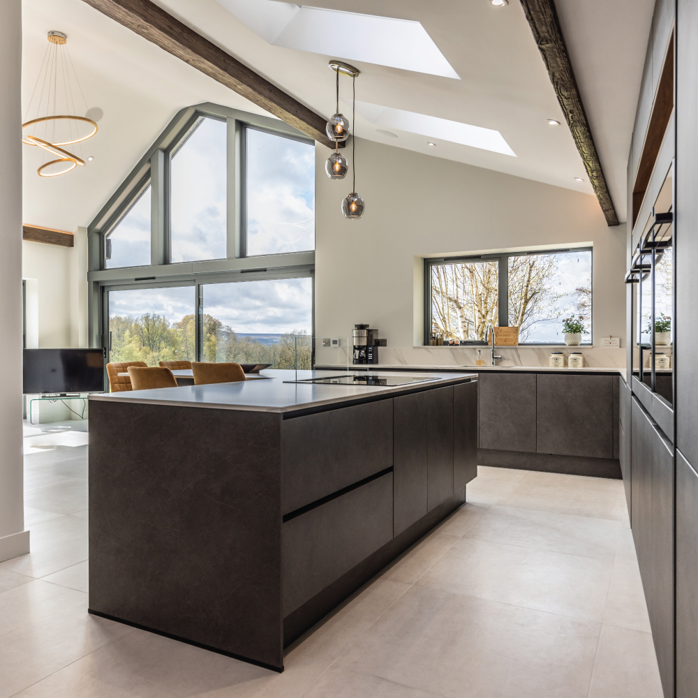 Sunlit Elegance: A Kitchen Designed to Inspire